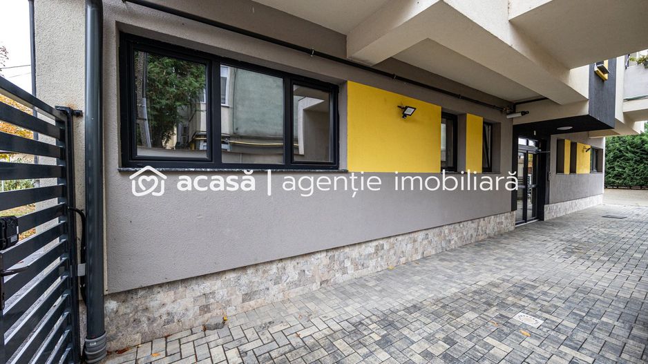 VÂNDUT! Apartament nou, ultracentral, cu loc de parcare privat - Poză 3
