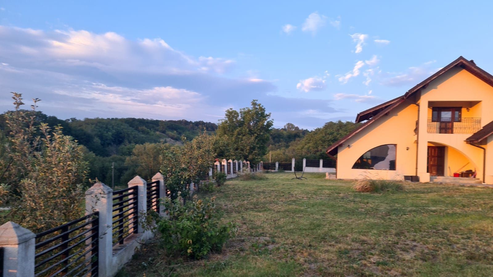 Refugiu la munte - casă cu 3070 mp teren și vedere spre Vârful Rânca - Poză 2