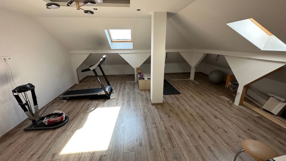 CASA EXCEPTIONALA CU LIVADA PROPRIE - Poză 39