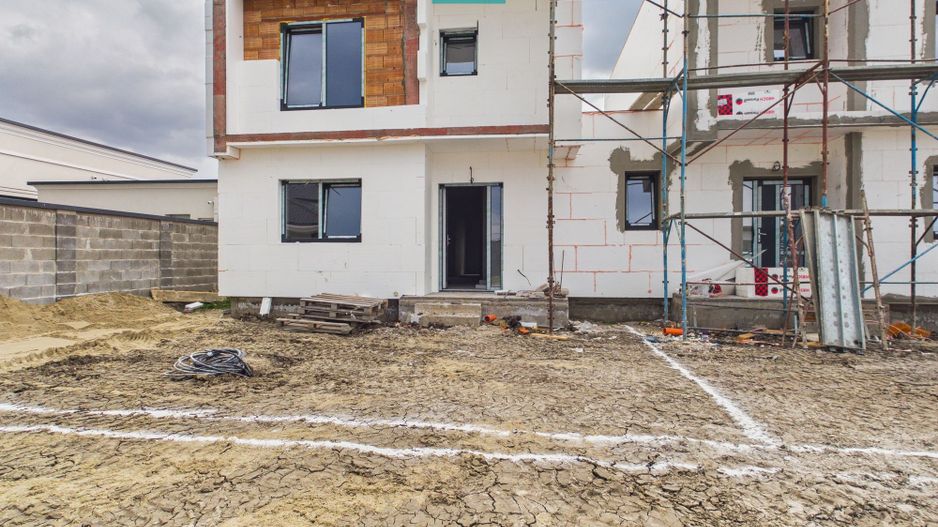 Duplex în Săcălaz despartit prin cameră tehnica - Poză 2