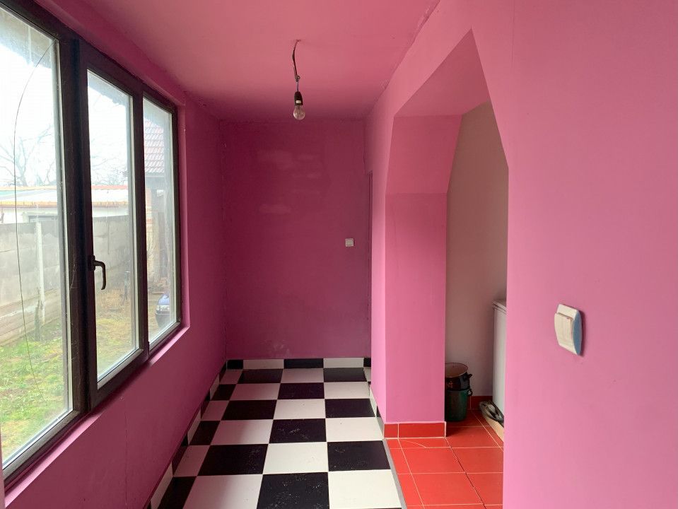  Casa cu teren generos de 1084 mp in centrul comunei Pischia, strada principala - Poză 15