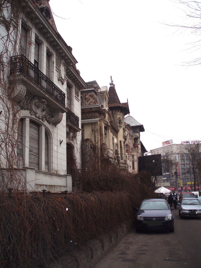 Vila 1000 mp teren 750 Romana Victoriei 16 camere - Poză 2