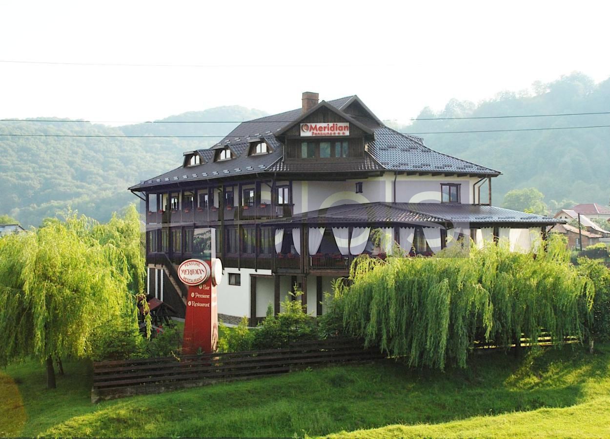 Afacere la cheie pensiunea Meridian sat Corbeni amortizare 30% / an - Poză 1
