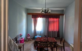 Casă 4 camere ,curte 745mp cu garaj , zonă semicentrală - Poză 8