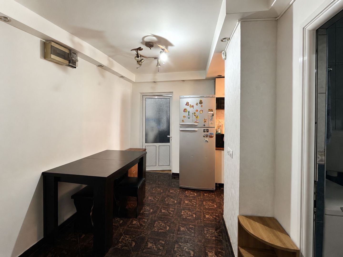 Apartament 3 camere spatios de vanzare în zona - Tractorul - Poză 12
