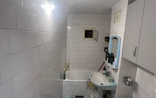 1 camera, decomandat | etaj 2 | centrala proprie | balcon | zona excelenta - Poză 7