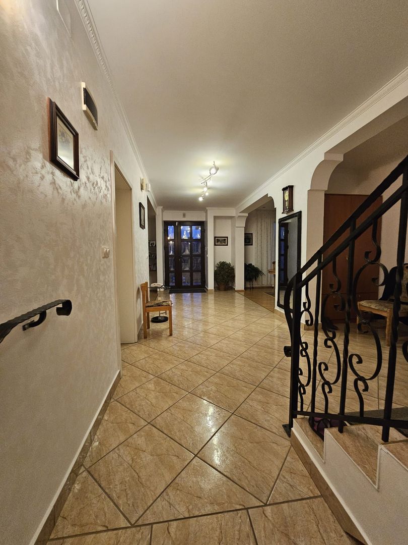 Vila  Oradea zona Iorga 420 mp ,teren 2000 ml - Poză 8