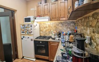 Casa centrala la curte comuna - Poză 6