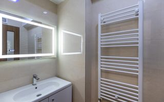 Coresi-Isaran apartament foarte spatios, 2 bai - Poză 8
