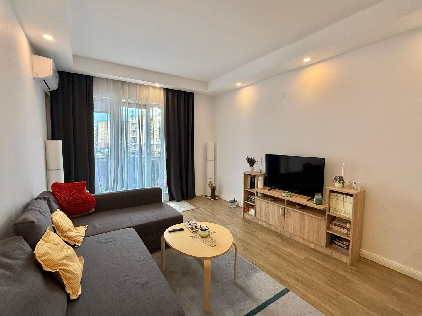 COSMOPOLIS - Apartament cu 2 camere si parcare, mobilat si utilat. - Poză 1