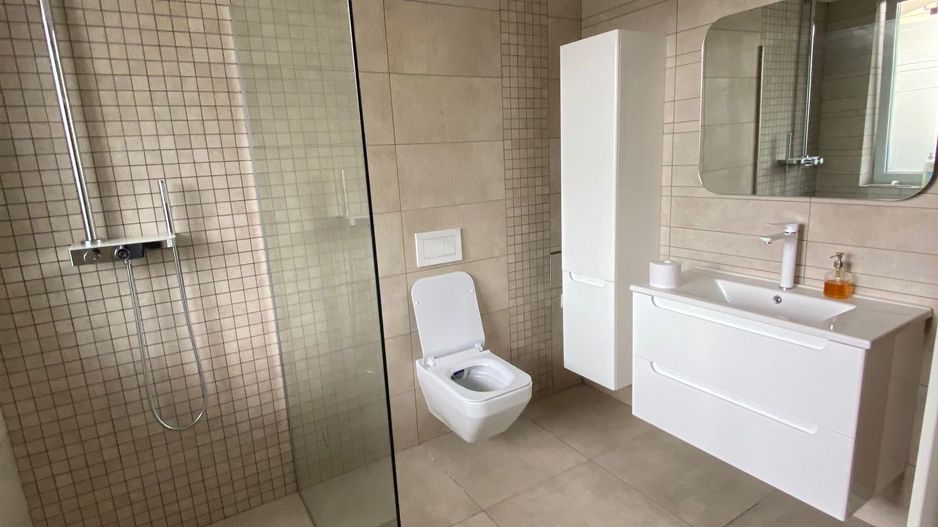 Apartament cu parcare subterana in imobil cu piscina si SPA - Poză 16