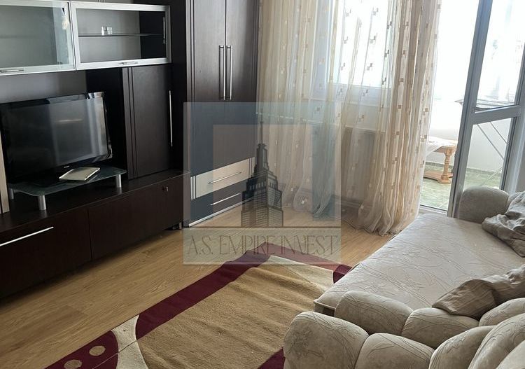 De vânzare apartament 3 camere/ Ghimbav - Poză 1
