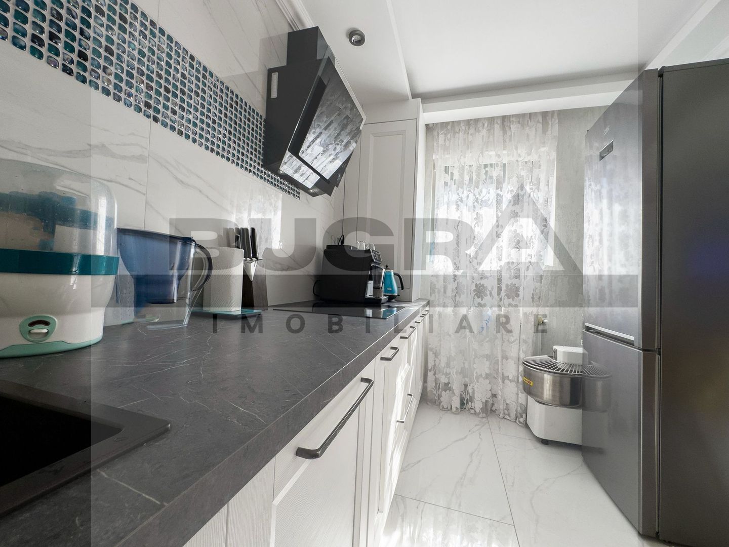 Apartament 3 camere,  70 mp, gradina 128 mp, parcare, zona Vivo - Poză 6