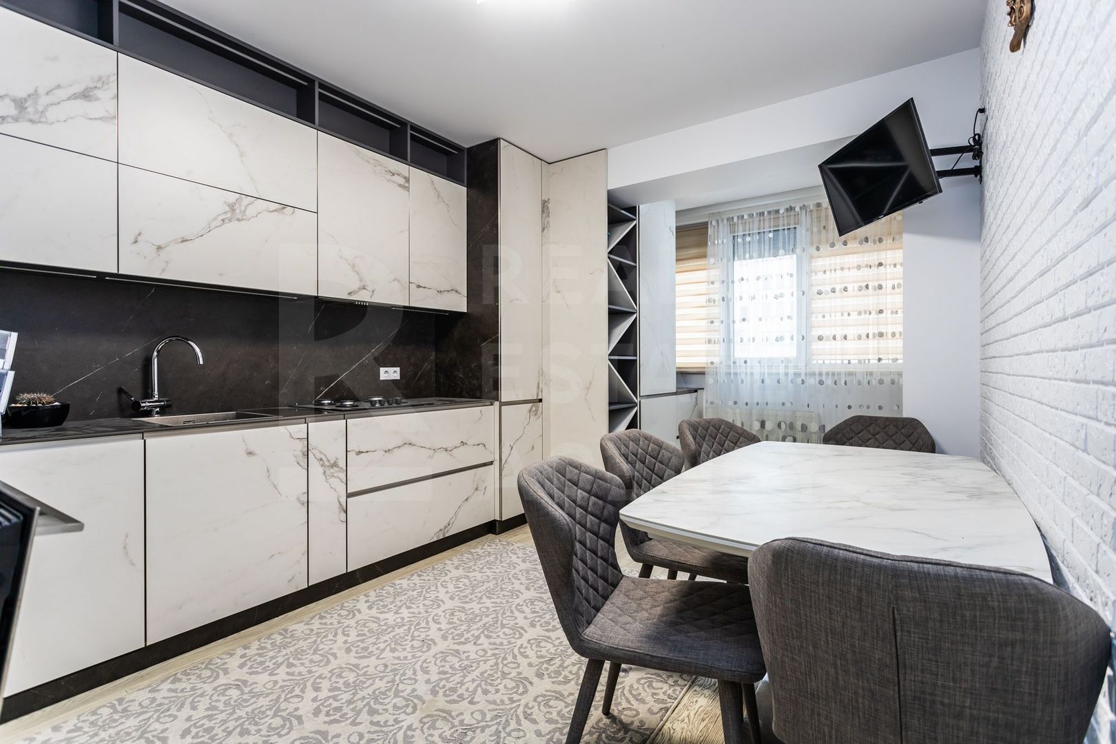 Vânzare, apartament, 4 camere + living, str. Alba Iulia, Buiucani - Poză 1