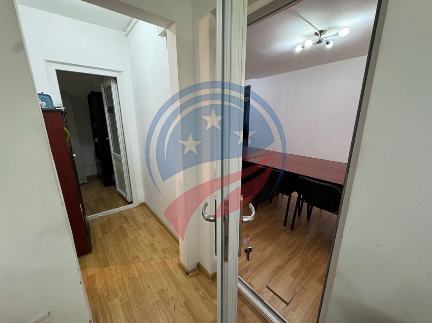 Spatiu birouri- apartament cu 2 camere Central - Poză 4
