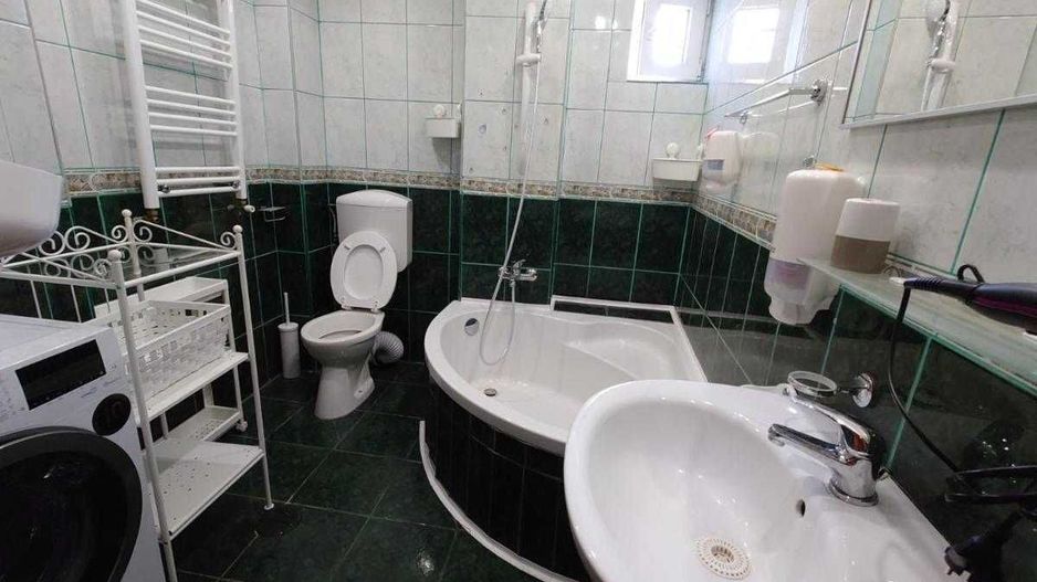 vila cu 3 ap+1 gars- Km.0 -Unirii-Sf. Vineri - Poză 5