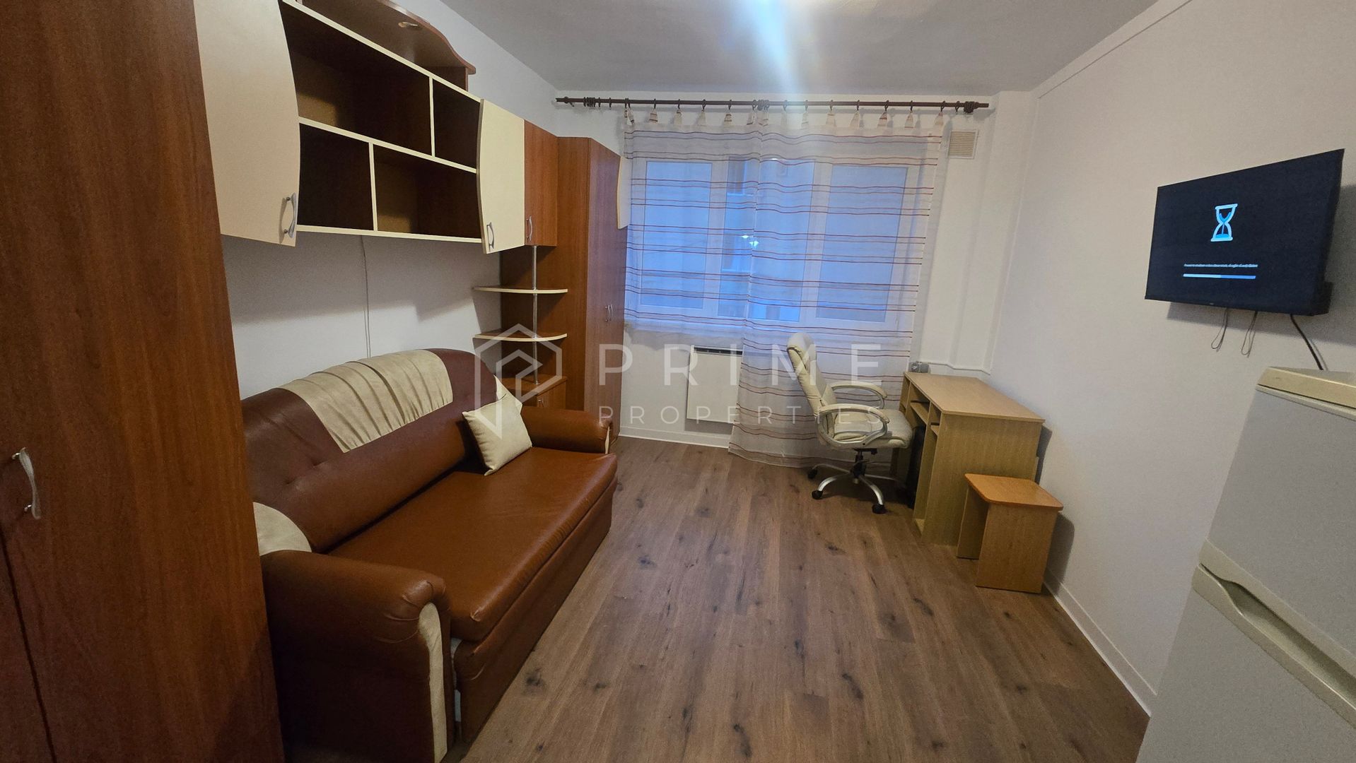 Garsonieră,  etaj 1, mobilată și utilată- 7 Noiembrie - Poză 1