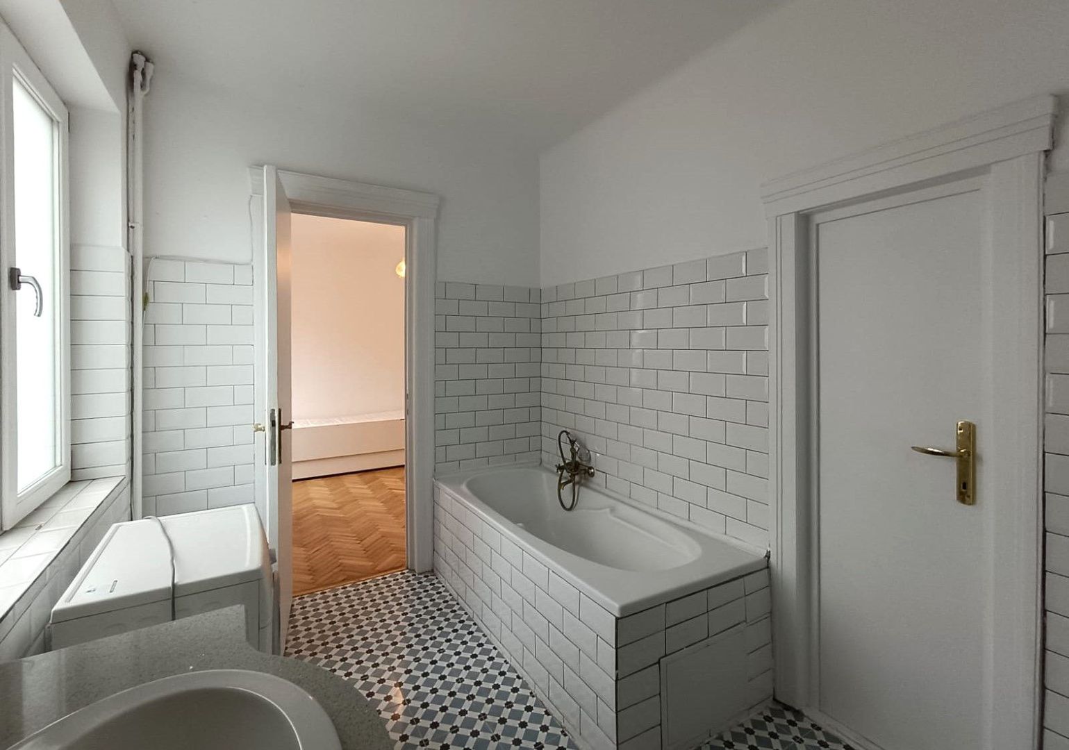 Inchiriem apartament complet renovat zona Universitatii - Poză 12