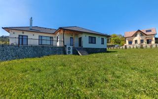Casă spectaculoasă de vanzare situată în Tocile – „Mica Elvetie" - Poză 2