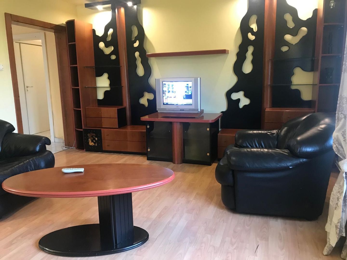 Apartament spatios cu o pozitie ideala - Poză 3