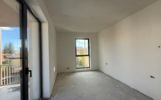 Apartament cu 3 camere 87 mp utili in zona centrala - Poză 2