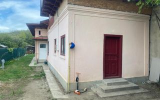 Casă de vânzare în Răzvad, la o distanta mica fata de oras! - Poză 9