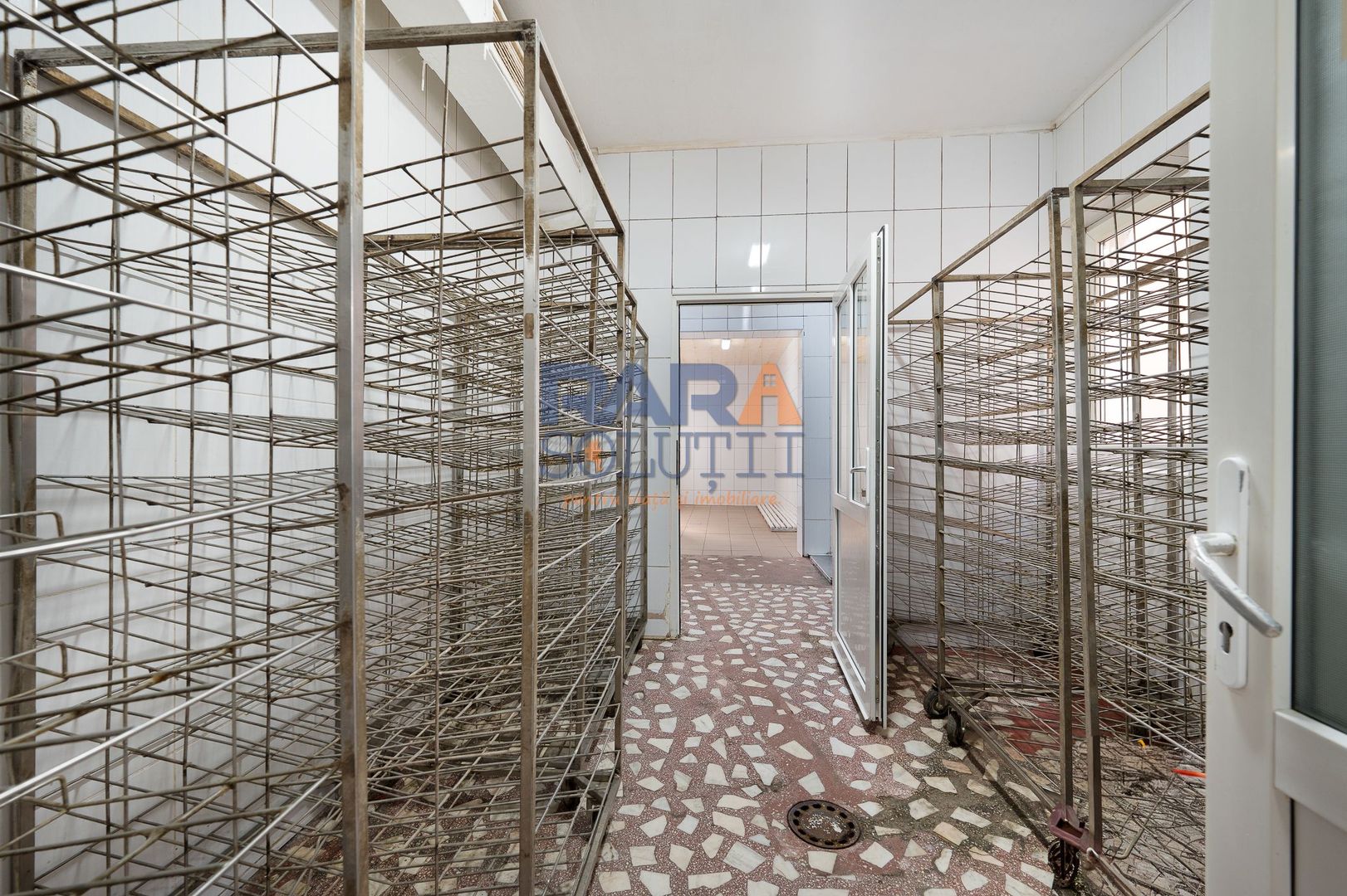 Spațiu de producție cu dotări complete: brutărie, patiserie și magazin - Poză 11