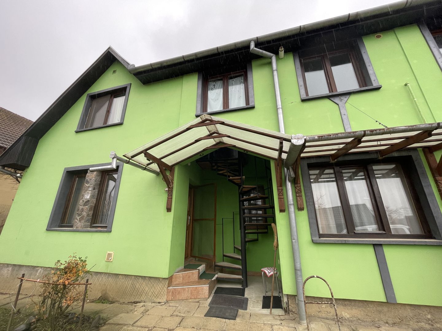 Casă cu etaj, Livezeni - Poză 13