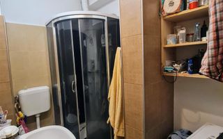 Casa centrala la curte comuna - Poză 4