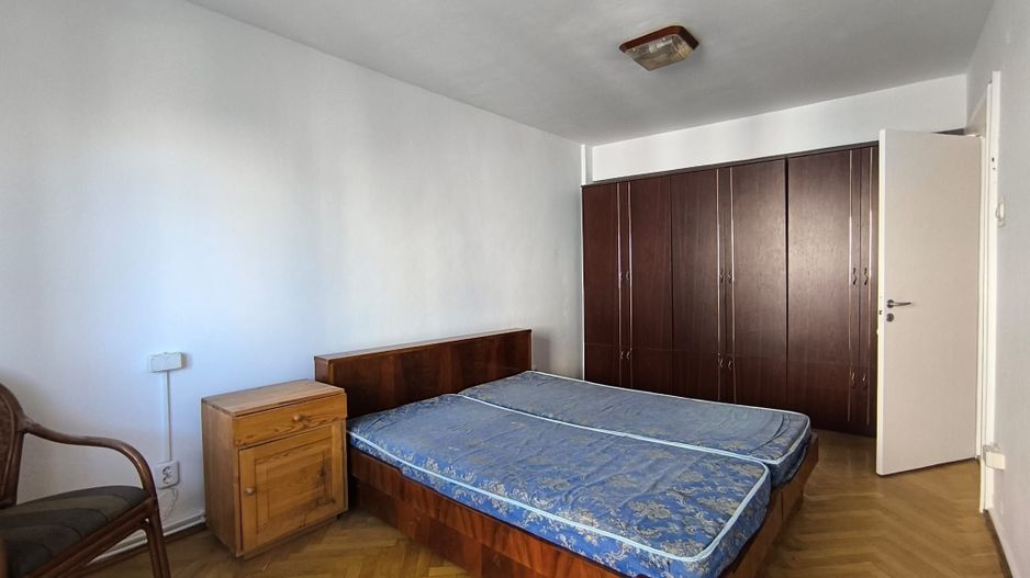 Inchiriere 4 camere Cipariu Centru - Poză 3