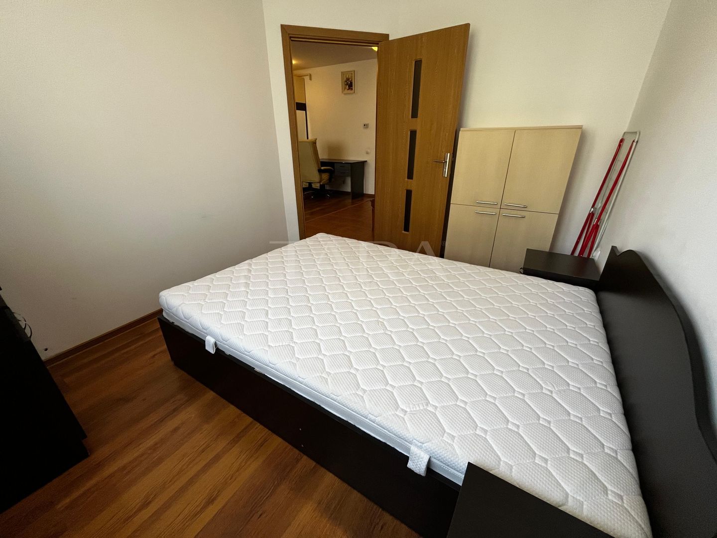 2 camere mobilat, parcare CF, zona Florilor Florești. - Poză 5