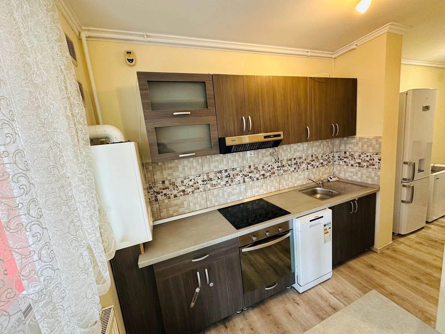 Apart. 3 camere, Ared R 18 pe str. Tudor Vladimirescu - Oradea - Poză 4