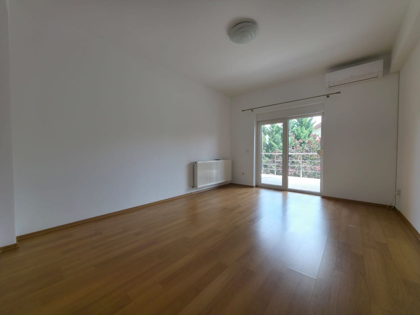 Vilă de inchiriat 5 dormitoare curte 300 m Iancu Nicolae Baneasa - Poză 18