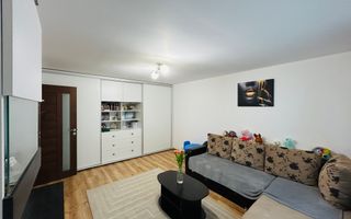 Apartament decomandat, cu 2 camere si 2 balcoane frantuzesti, etaj 2/3 - Poză 1