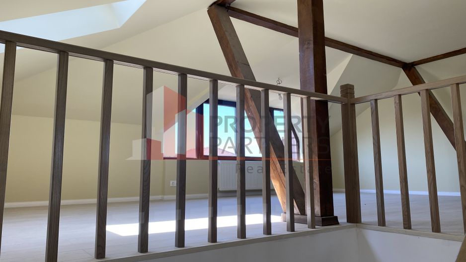 Proprietate pe marginea lacului, vila impresionanta. - Poză 28