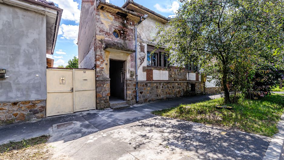 Casă cu teren de 716 mp pe strada Dorobanți, Pârneava. - Poză 1