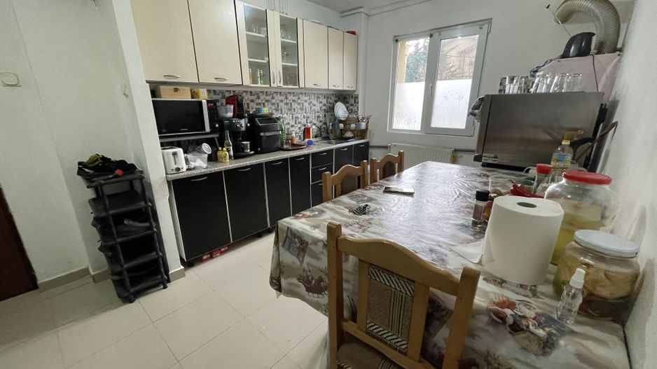 Apartament 3 camere,parter,confort sporit,bloc izolat - Poză 4