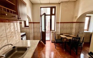 4 camere in Vila interbelica 106mp-Centrala proprie- Calea Calarasilor - Poză 11