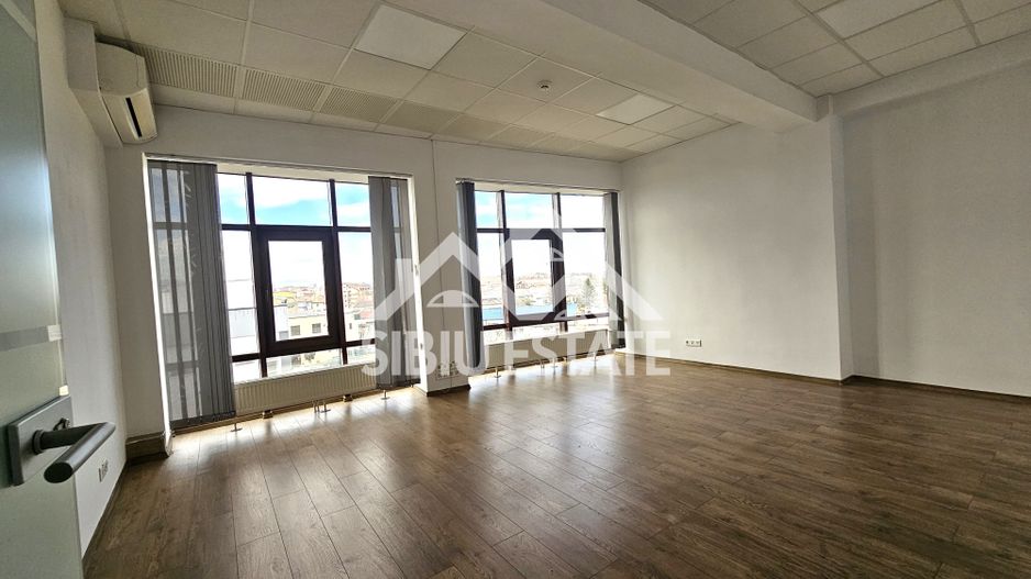 Spatiu de birouri de inchriat locatie centrala si vizibilitate buna - Poză 2
