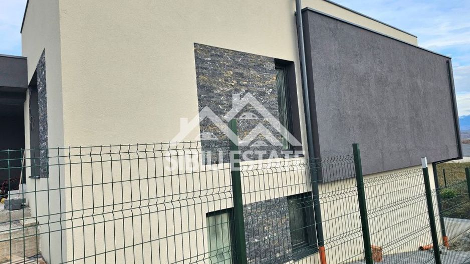 Casa noua Sibiu, Selimbar  teren 790 mp, garaj dublu, terase - Poză 3