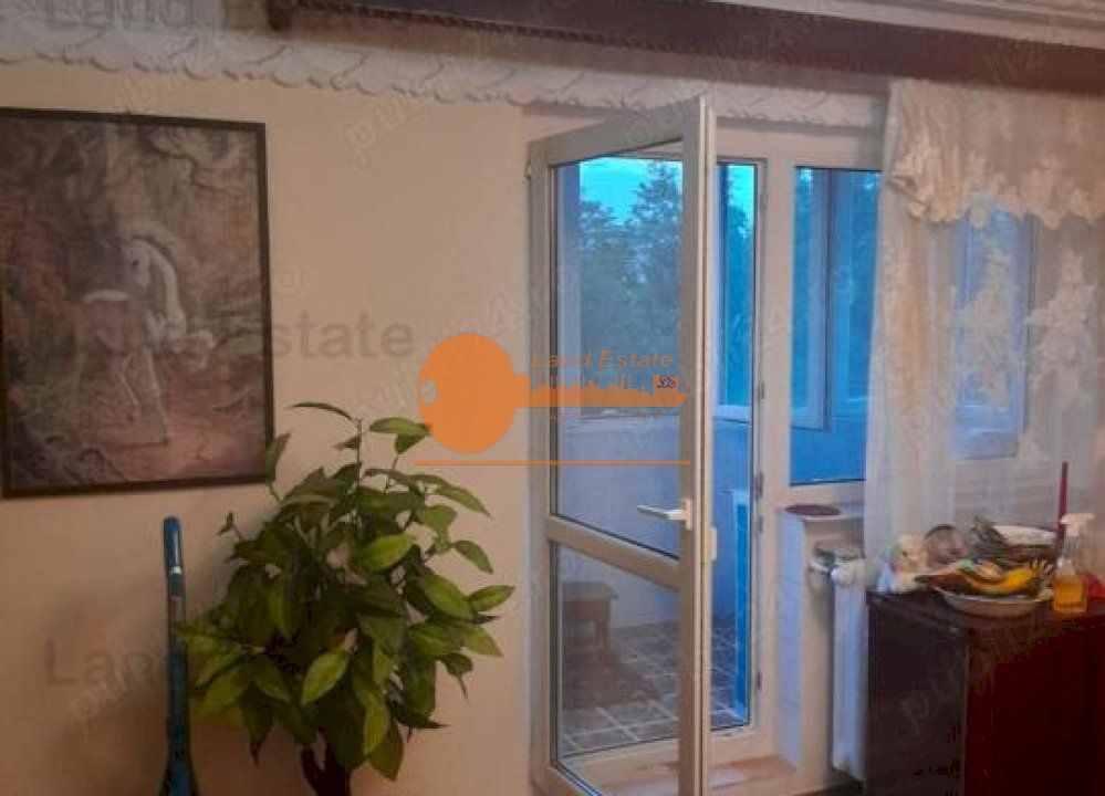 Vanzare 2 camere Ozana - Poză 1