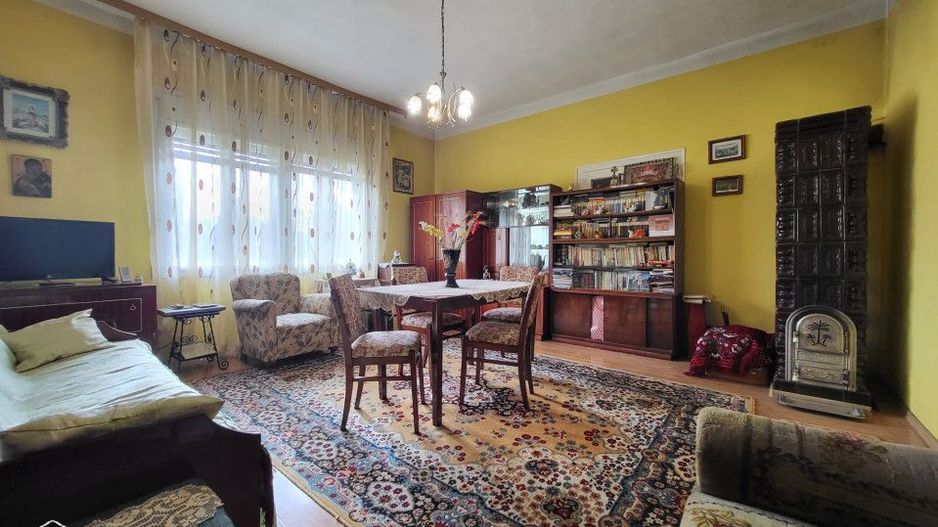 Casa cu doua corpuri de cladire si anexe, teren 1350 mp, Savarsin - Poză 9