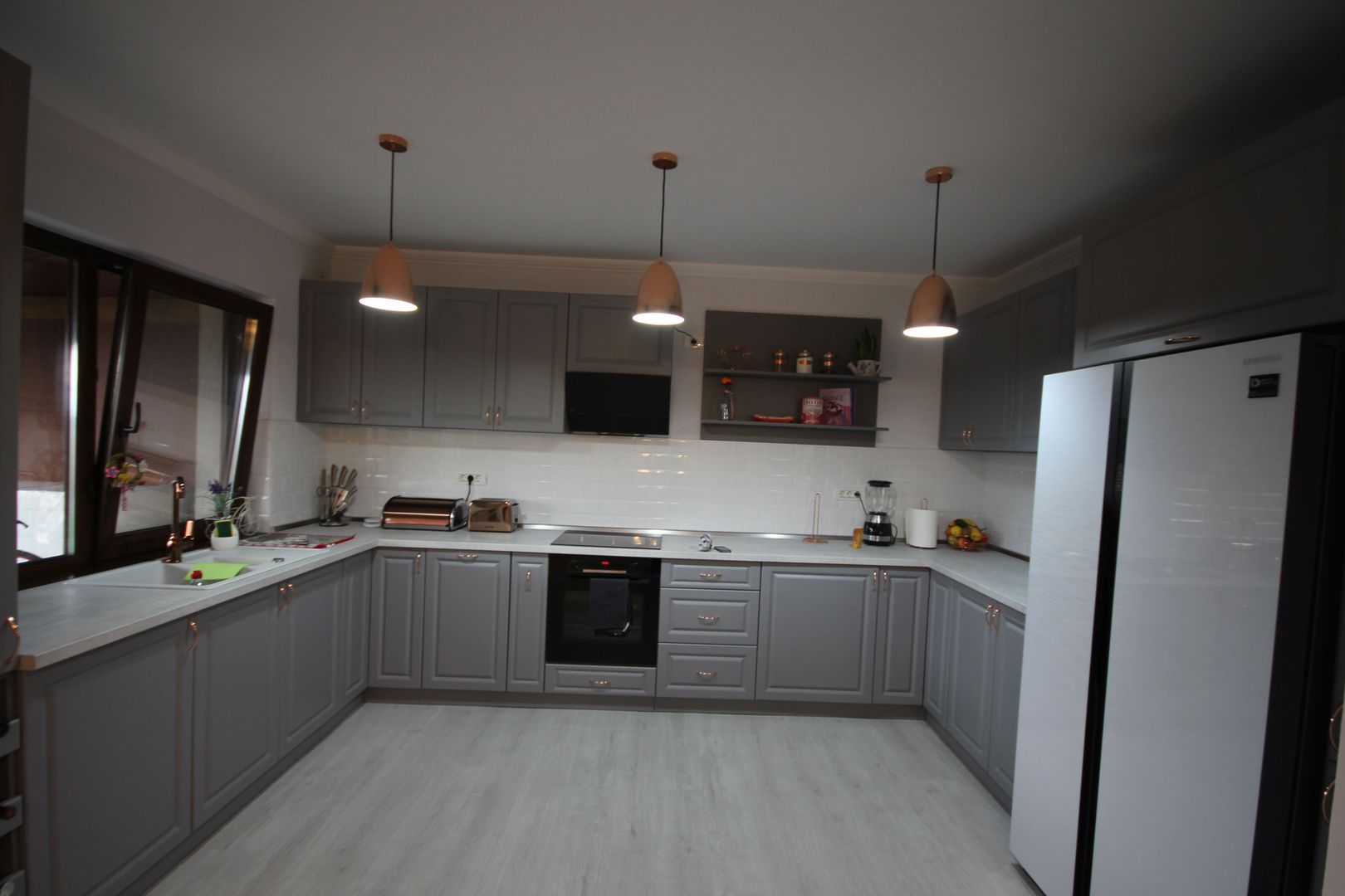 Modern si primitor - Poză 35