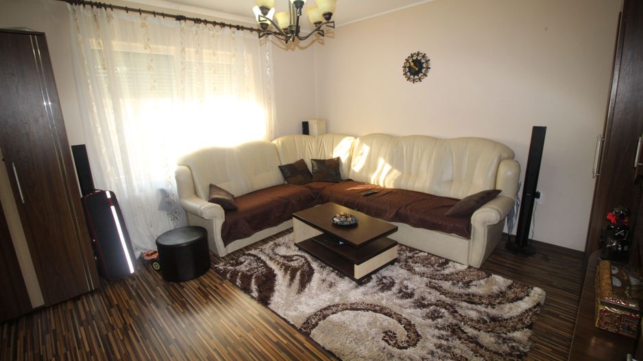 CASA-ZONA MEHALA CU DOUA FRONTURI - Poză 2