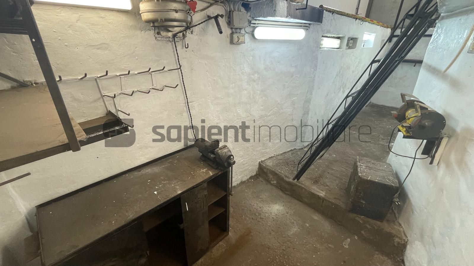 De închiriat: Spațiu comercial / atelier auto 64 mp - Poză 18
