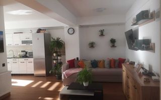 Apartament cu 3 camere, balcon generos și 2 parcări subterane incluse. - Poză 1