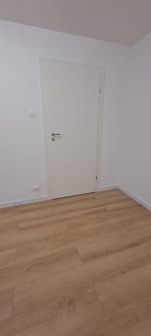 Apartament 2 camere, decomandat, Piata Victoriei, complet renovat, parter. - Poză 3