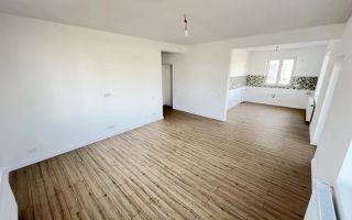 Casa dintre lacuri, Crevedia, cartier nou. - Poză 5