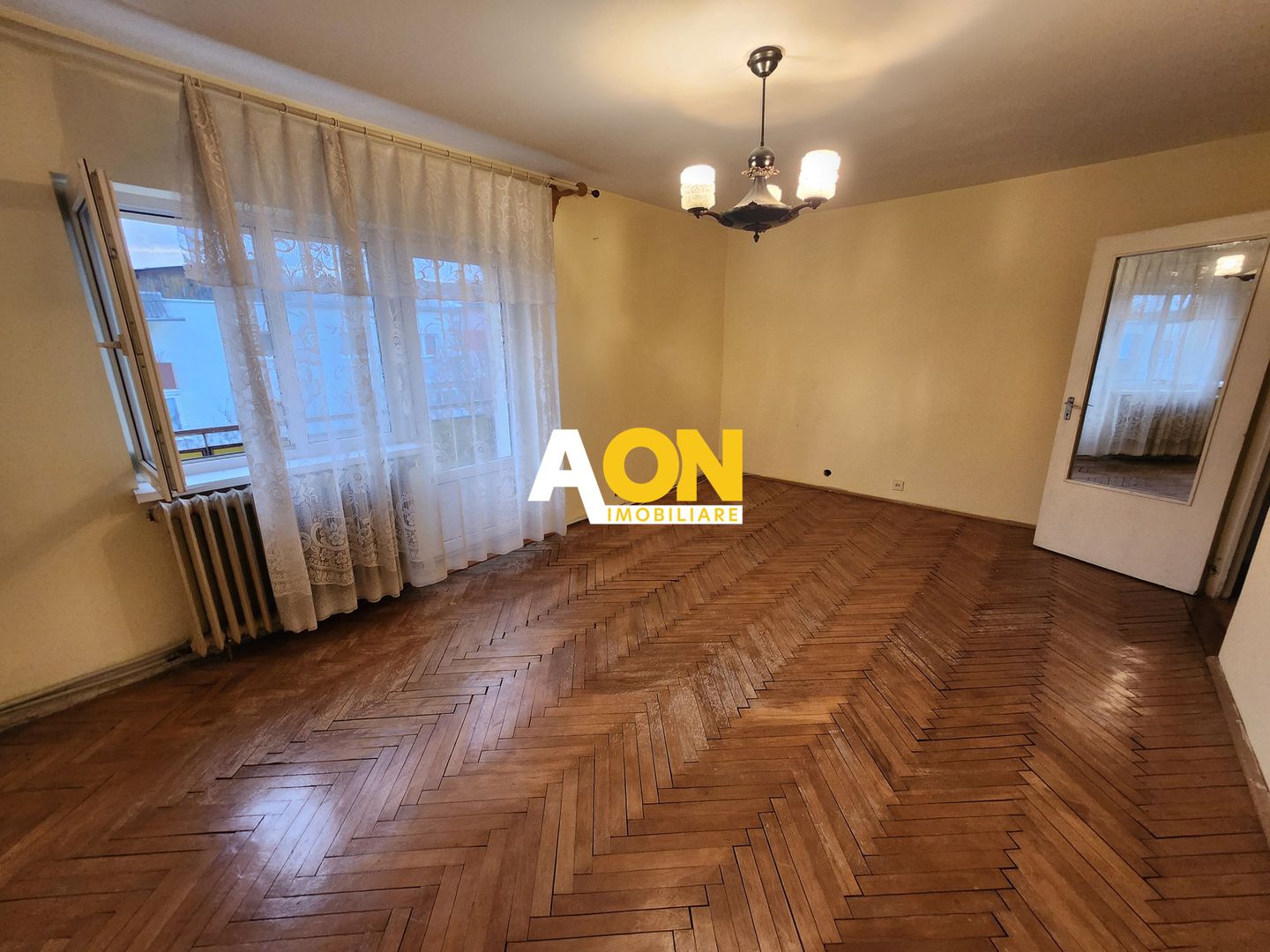 De vanzare apartament 3 camere, Cetate - Poză 1