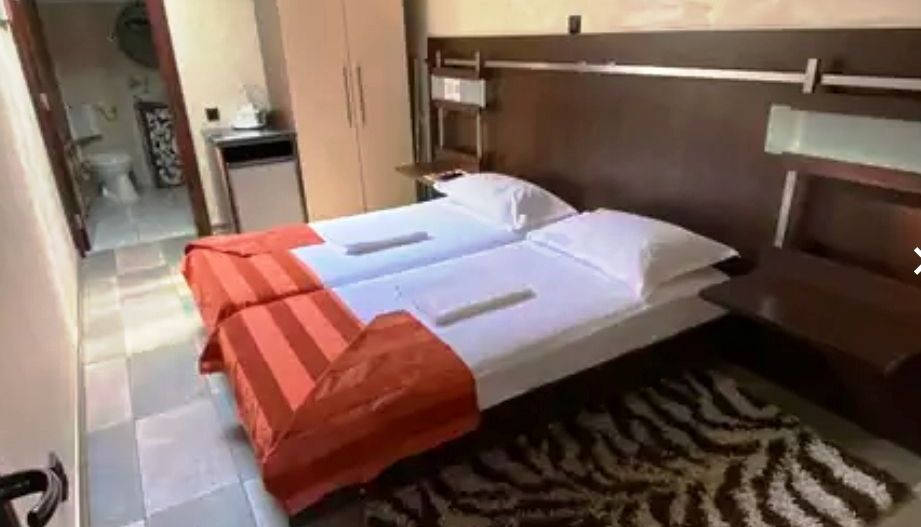 Pensiune cu 18 camere in centrul Brasovului - Poză 20